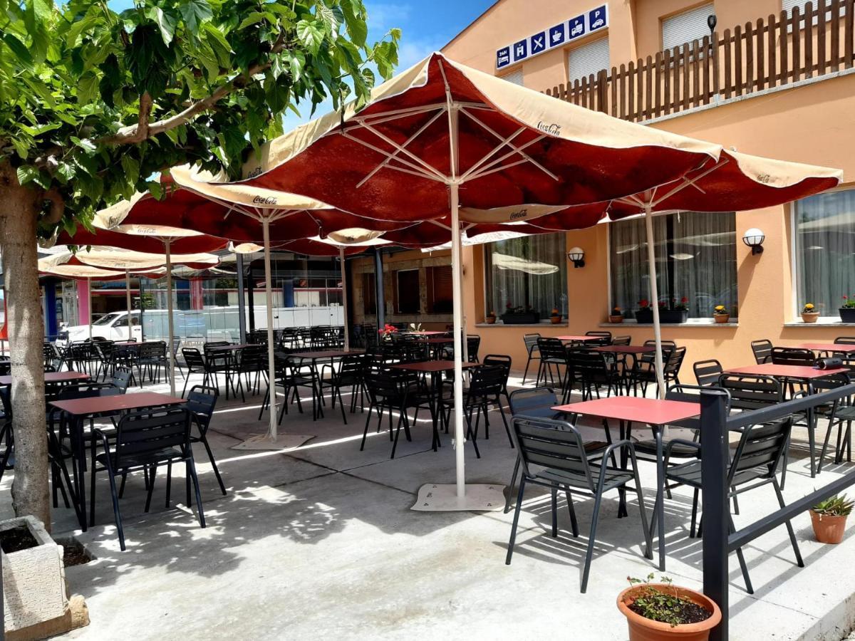 Hostal Mas Ferrer Cornellá de Terri 外观 照片