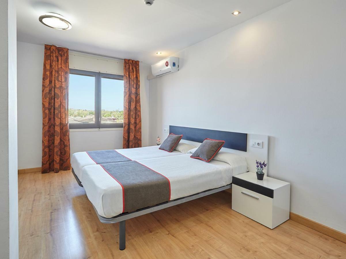 Hostal Mas Ferrer Cornellá de Terri 外观 照片