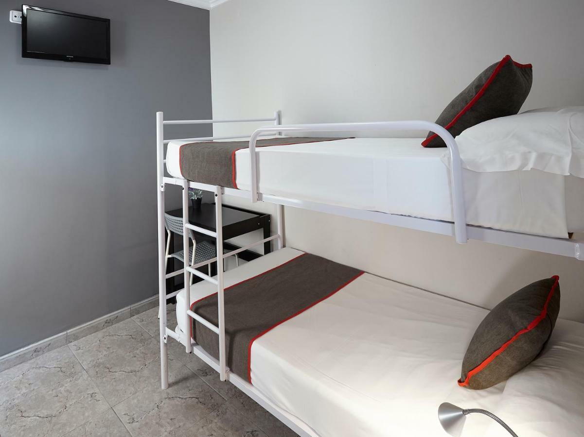 Hostal Mas Ferrer Cornellá de Terri 外观 照片