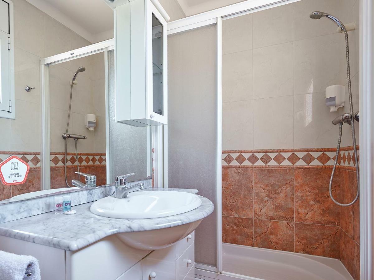 Hostal Mas Ferrer Cornellá de Terri 外观 照片